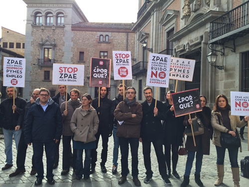 grupo_protesta_ZPAE_azca